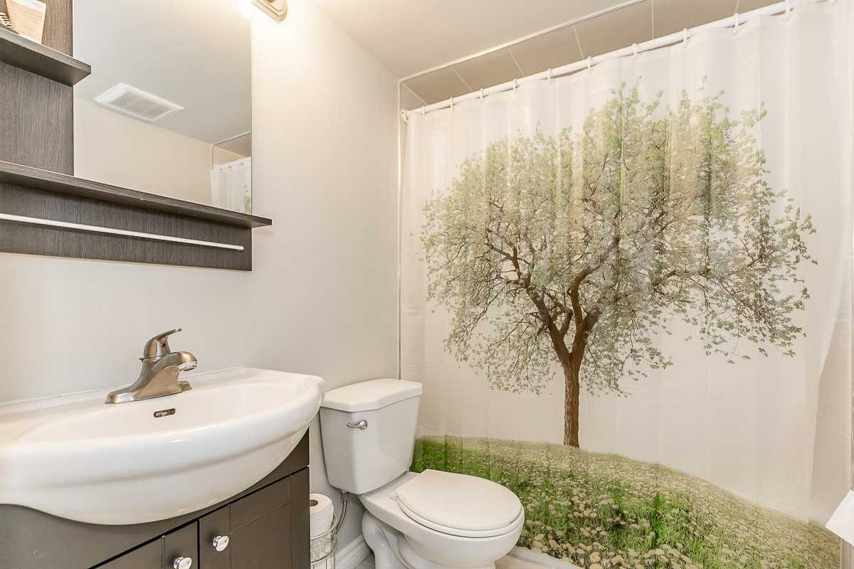 22 Macmillan Cres