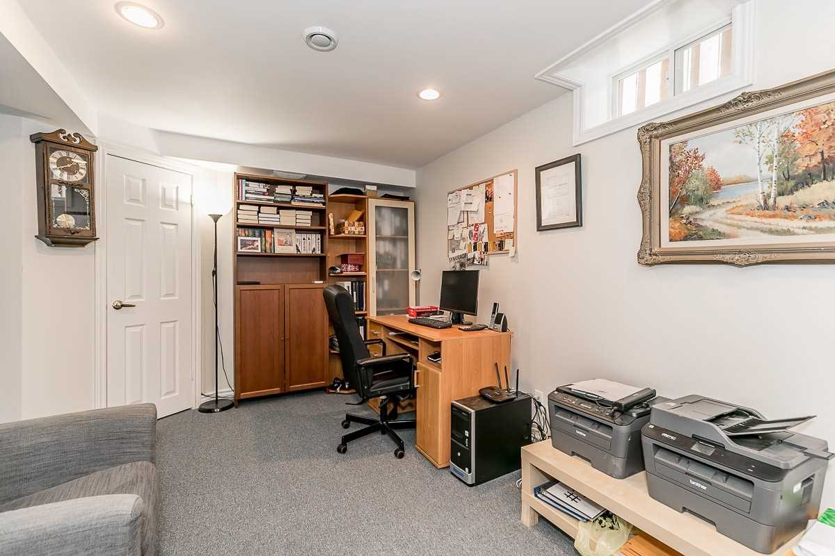 22 Macmillan Cres