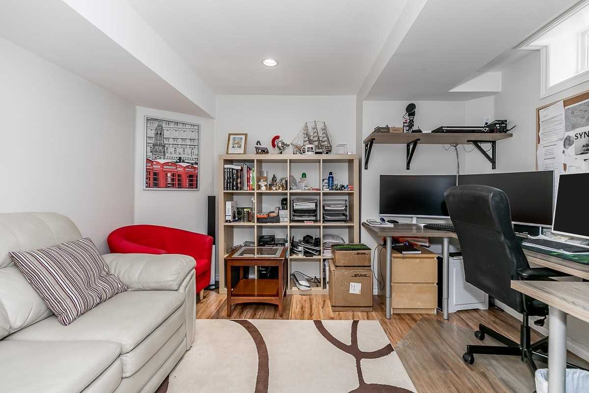 22 Macmillan Cres