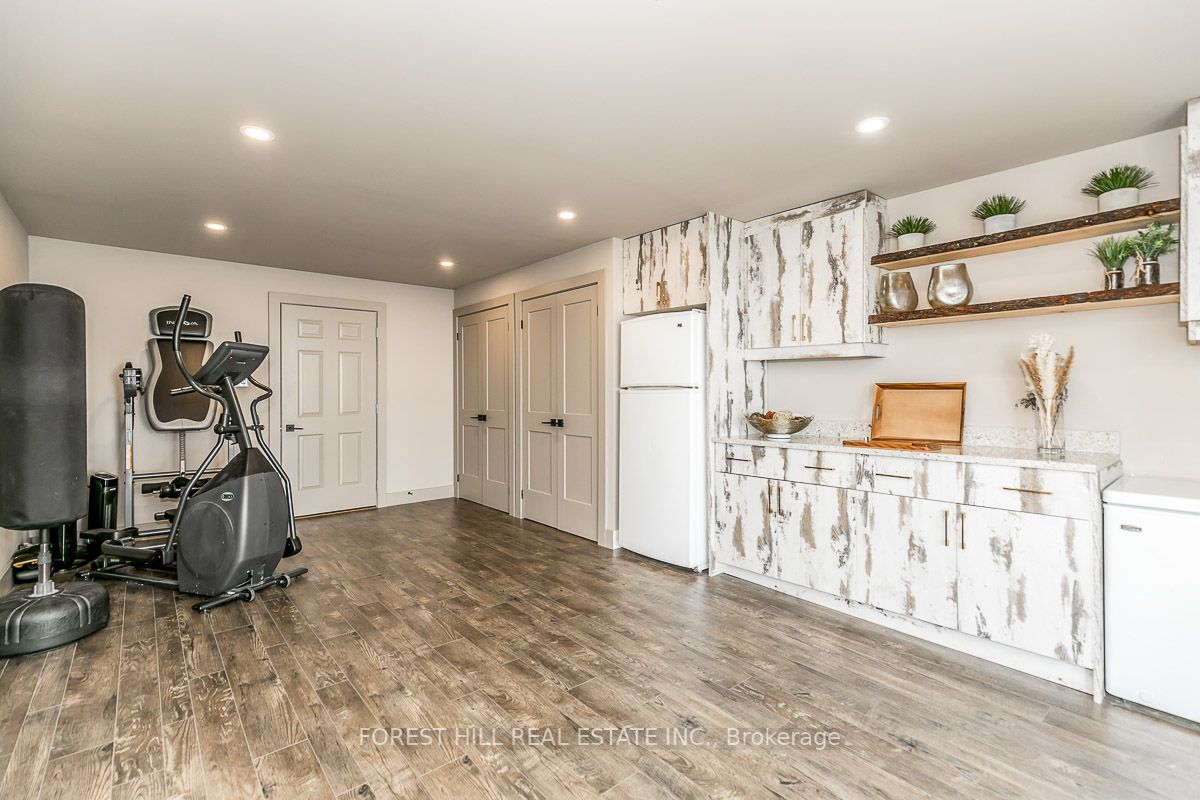 81 Parkside Dr