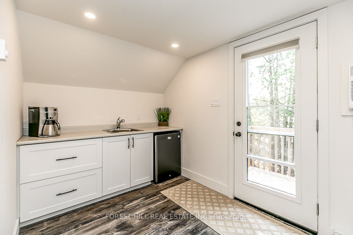 81 Parkside Dr