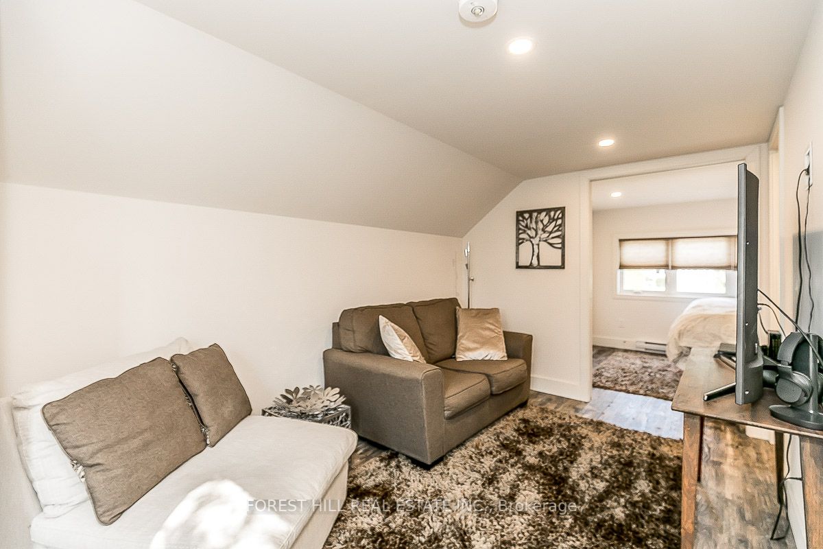 81 Parkside Dr