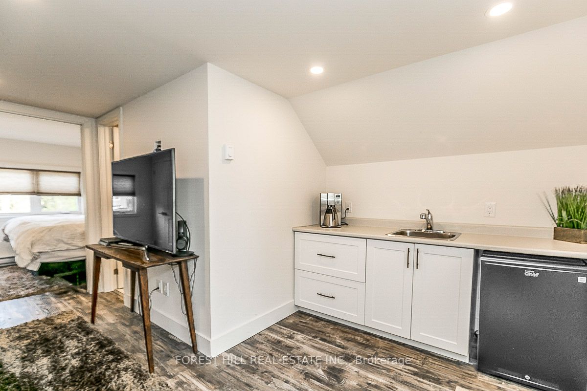 81 Parkside Dr