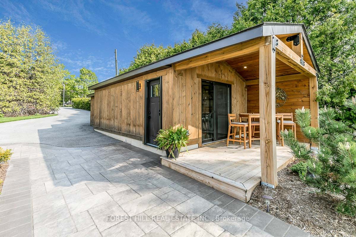 81 Parkside Dr