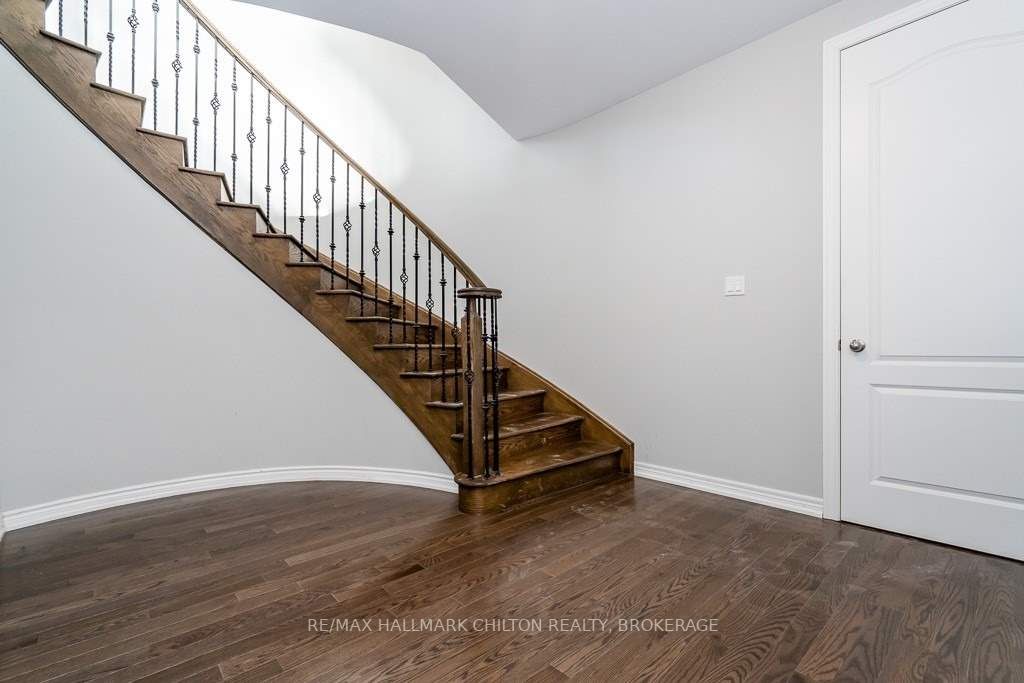 56 Redmond Cres