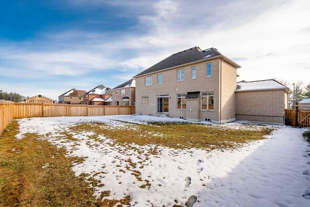 56 Redmond Cres