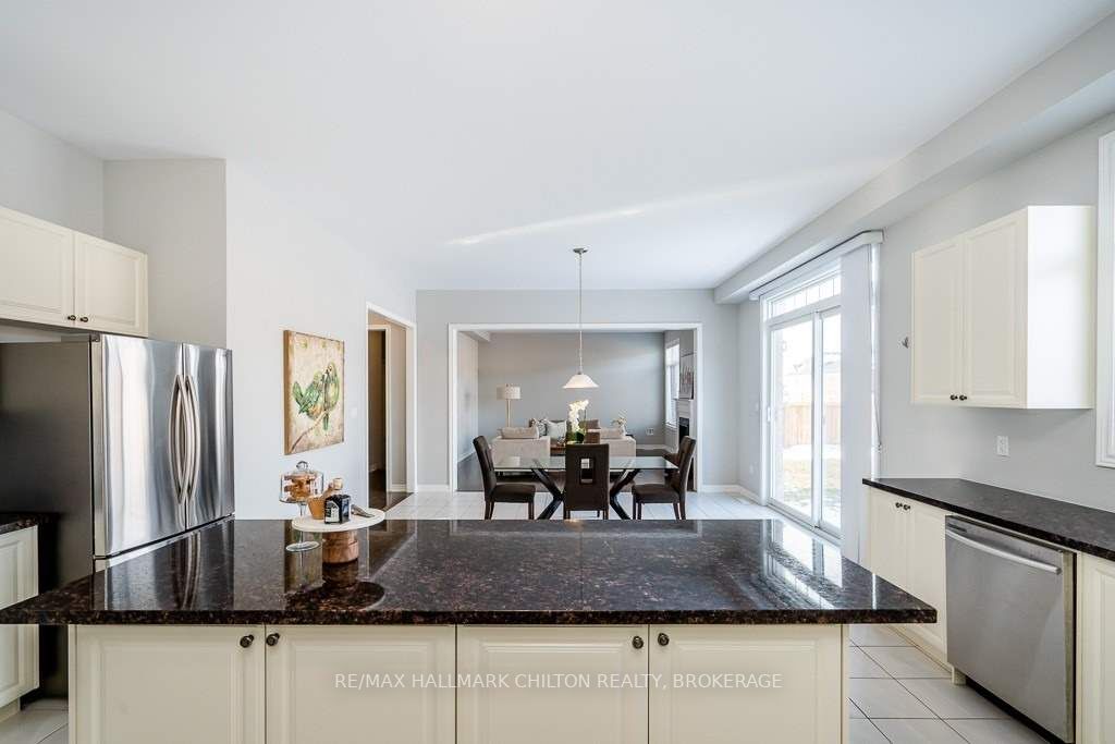56 Redmond Cres