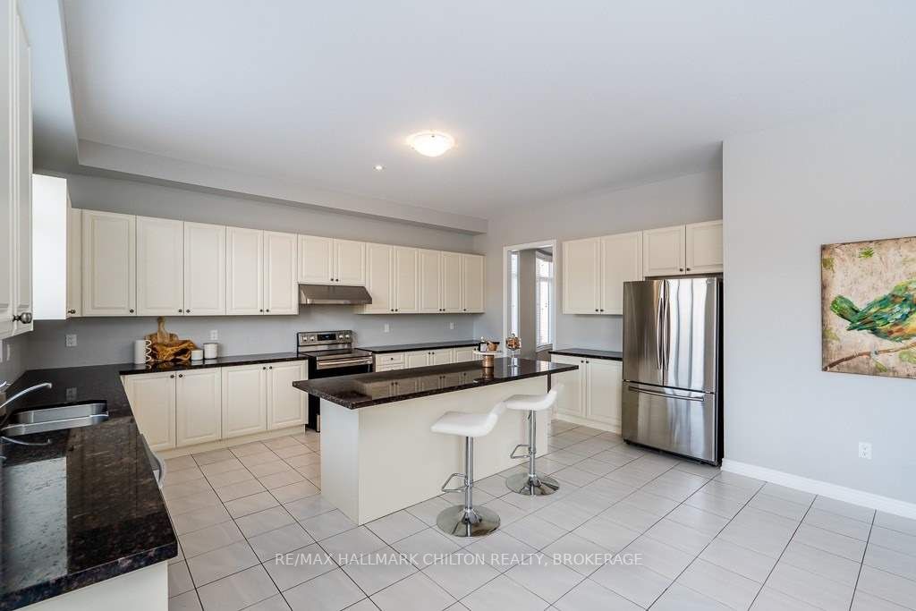 56 Redmond Cres