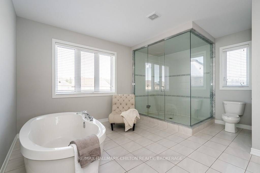 56 Redmond Cres