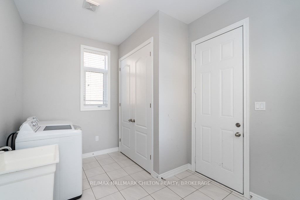 56 Redmond Cres
