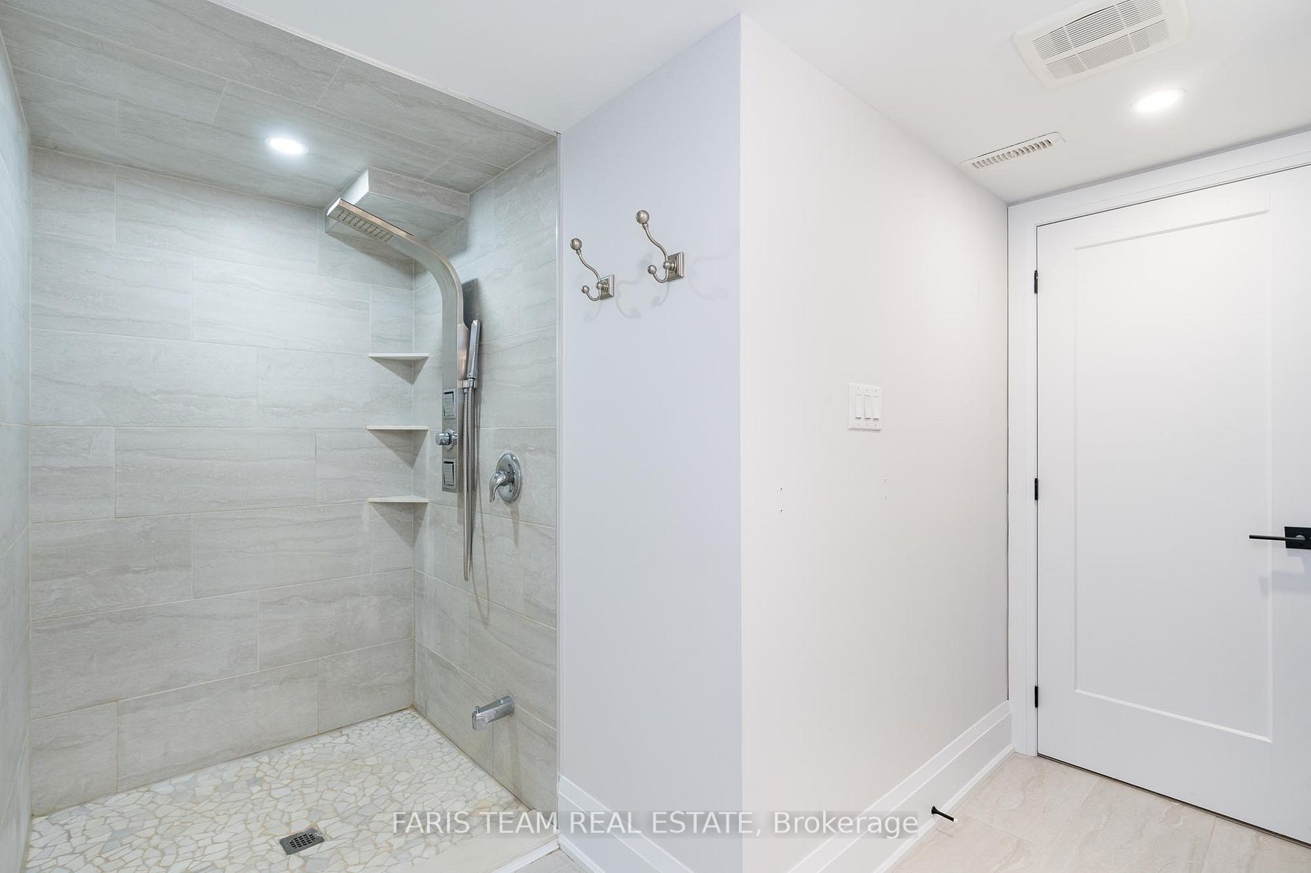 38 Cairns Blvd