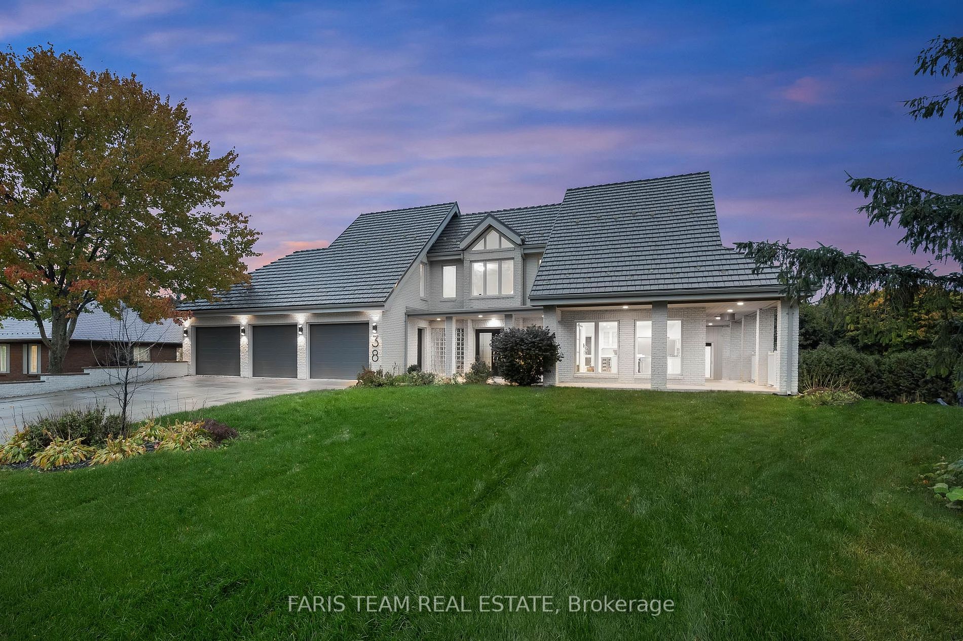 38 Cairns Blvd