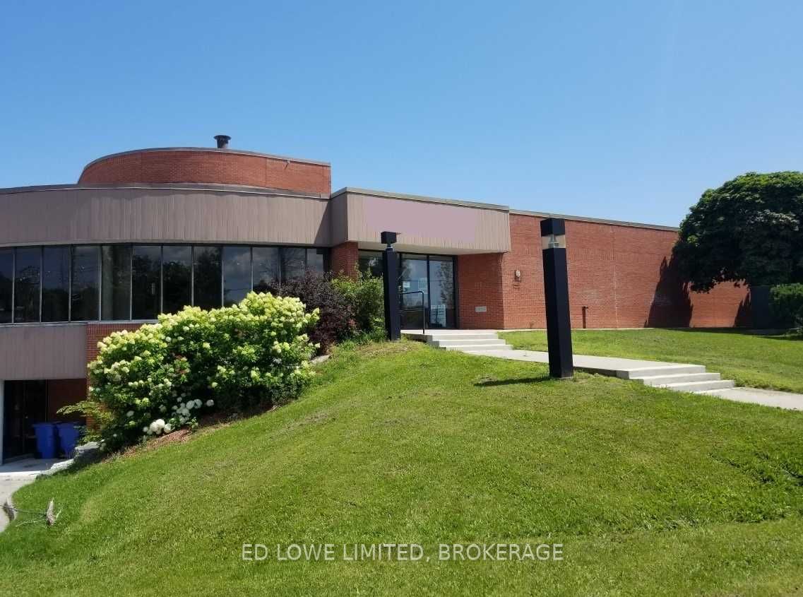 300 Peter St N, #107