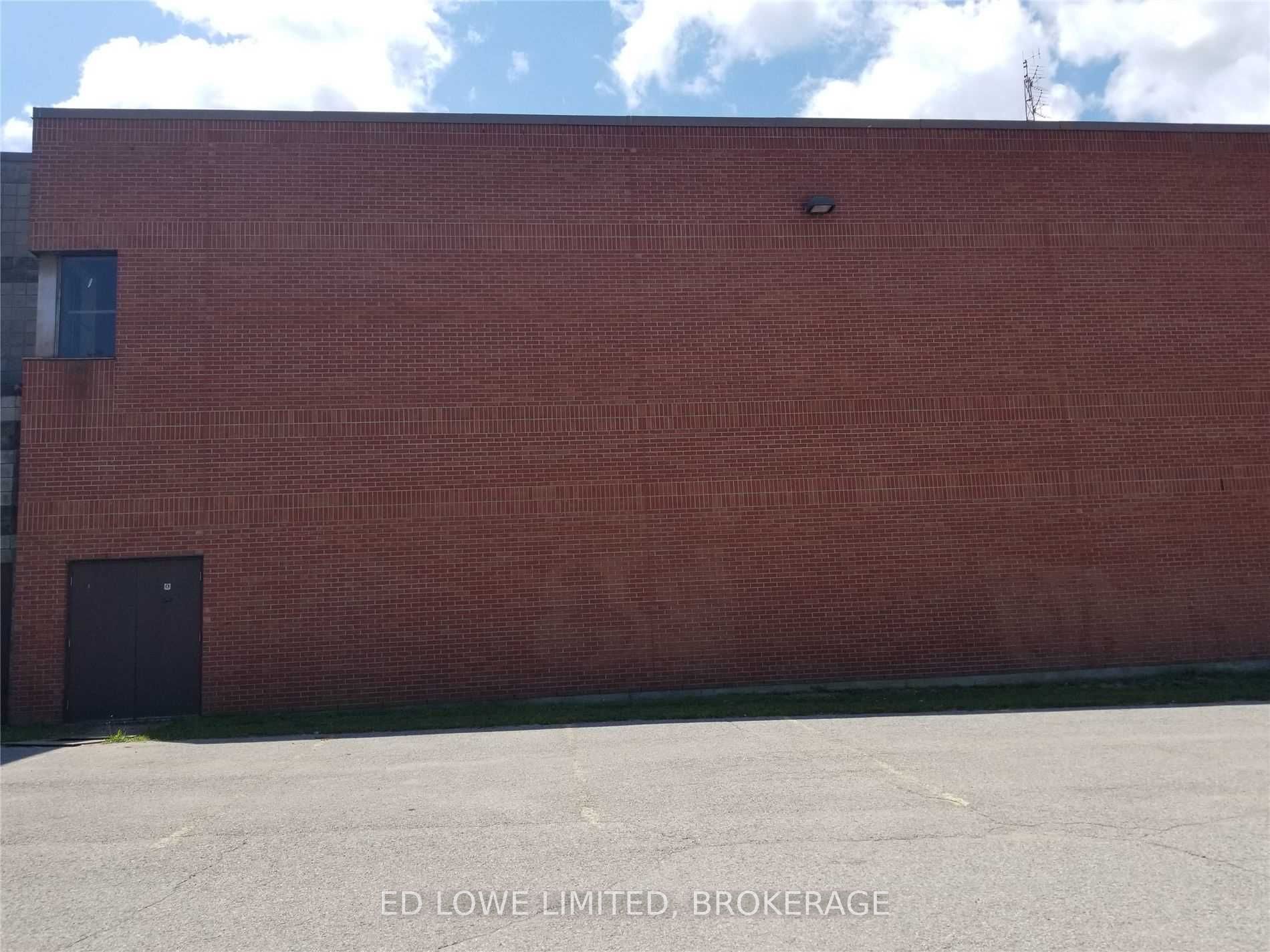 300 Peter St N, #201-202