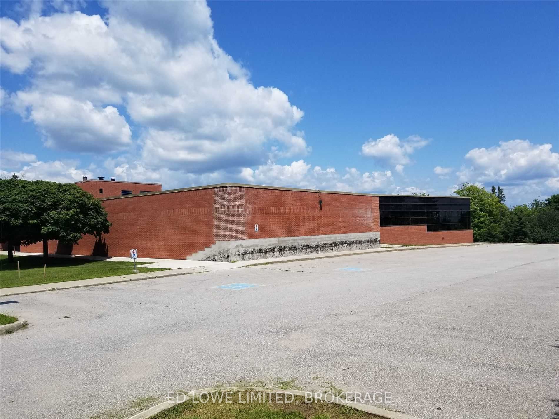 300 Peter St N, #206