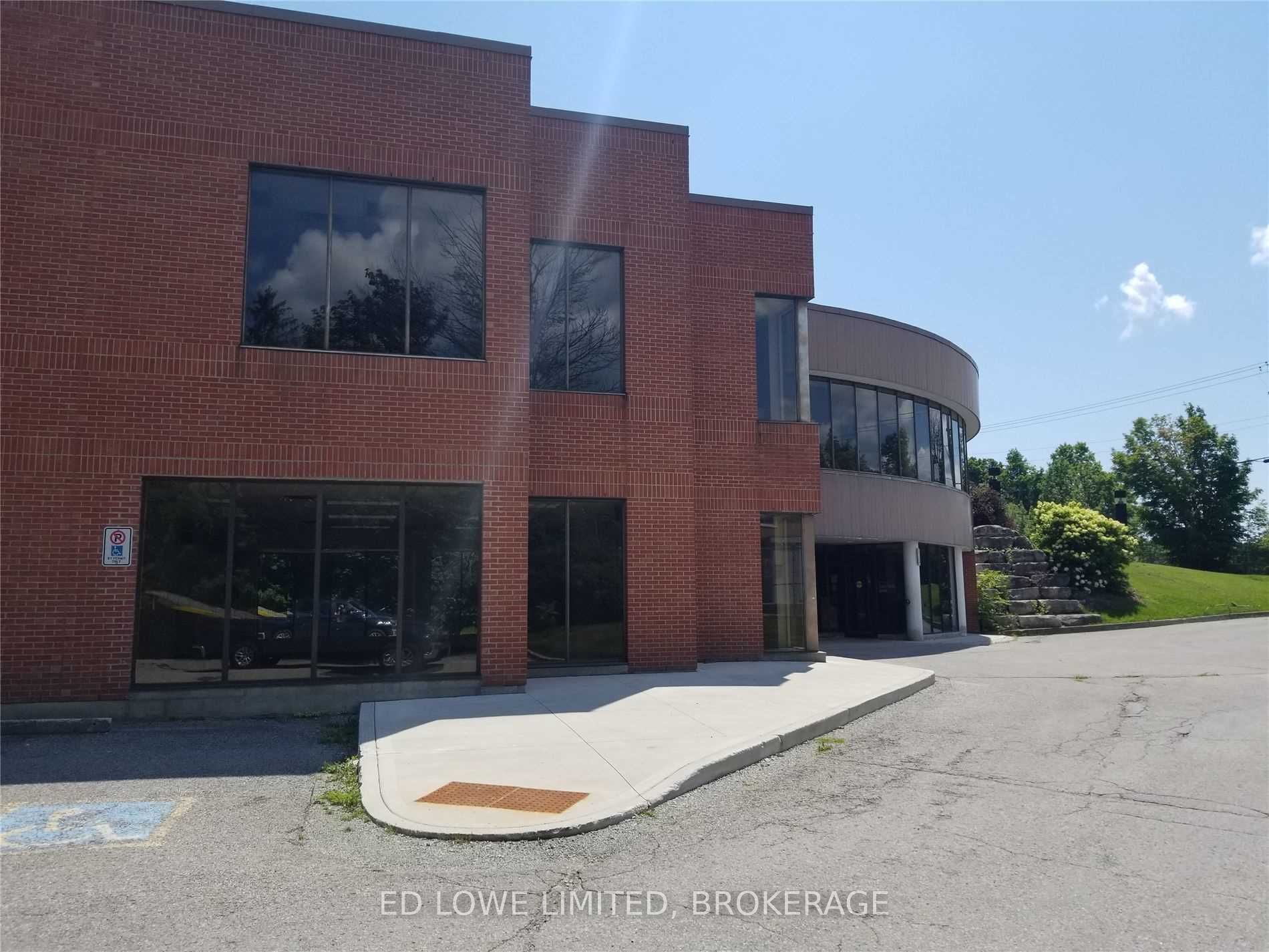 300 Peter St N, #206