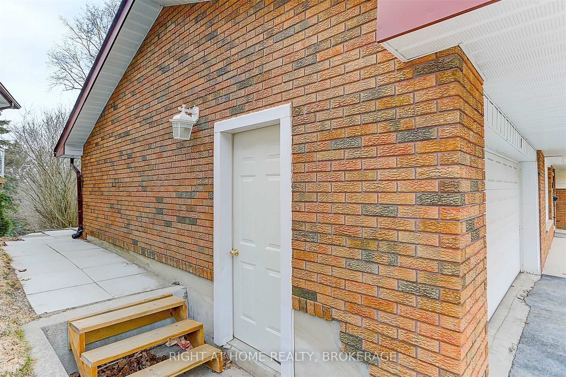 8 Peacock Lane