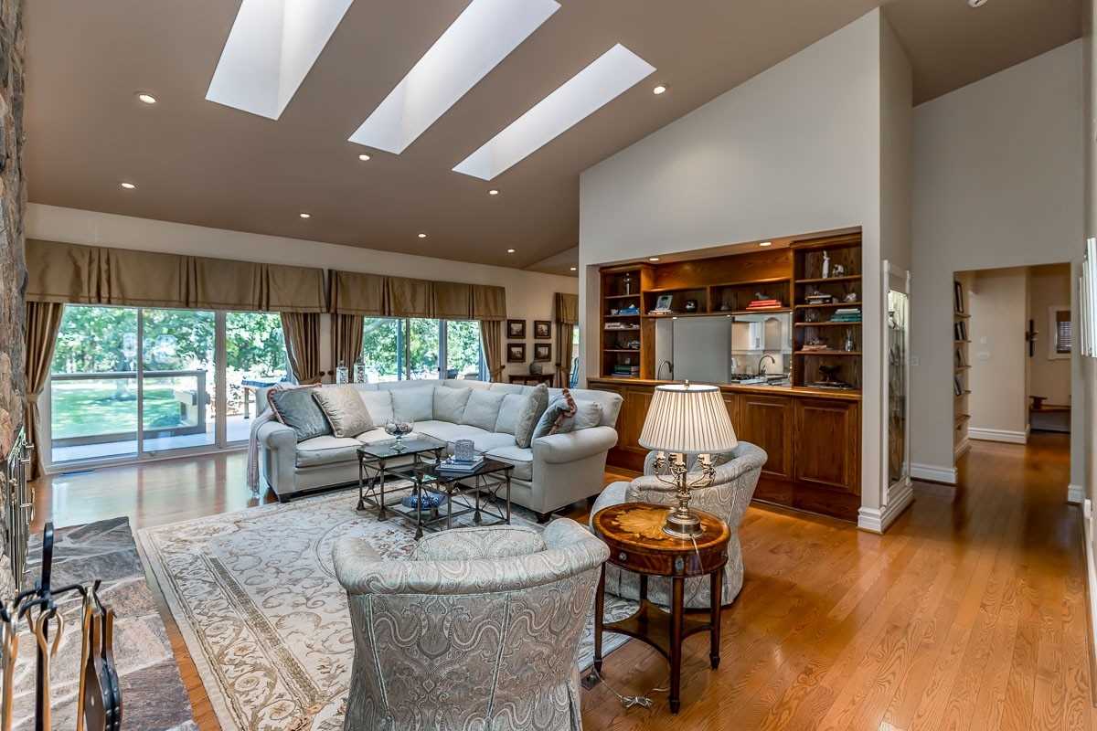 16 Lilac Lane