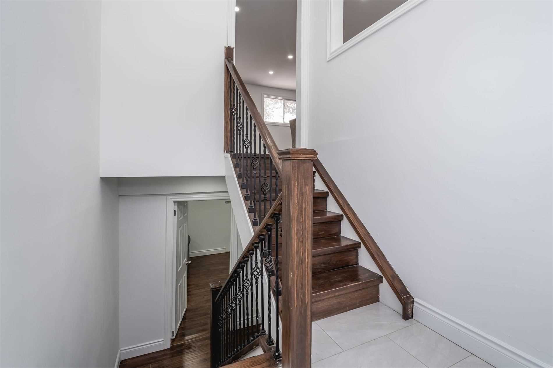 200 Ferndale Drive N