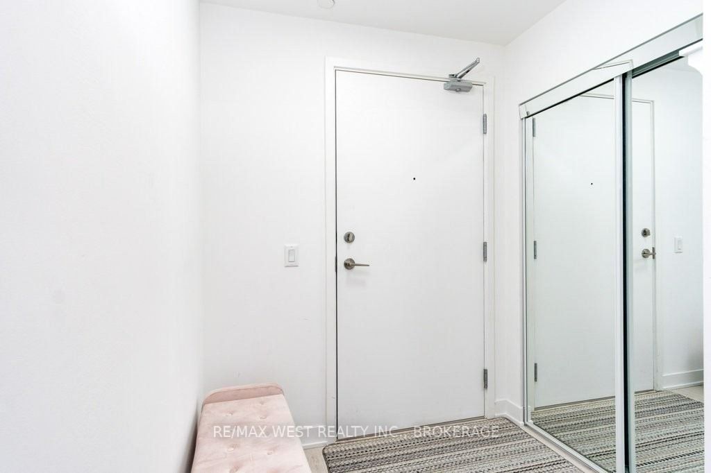 681 Yonge St, #231