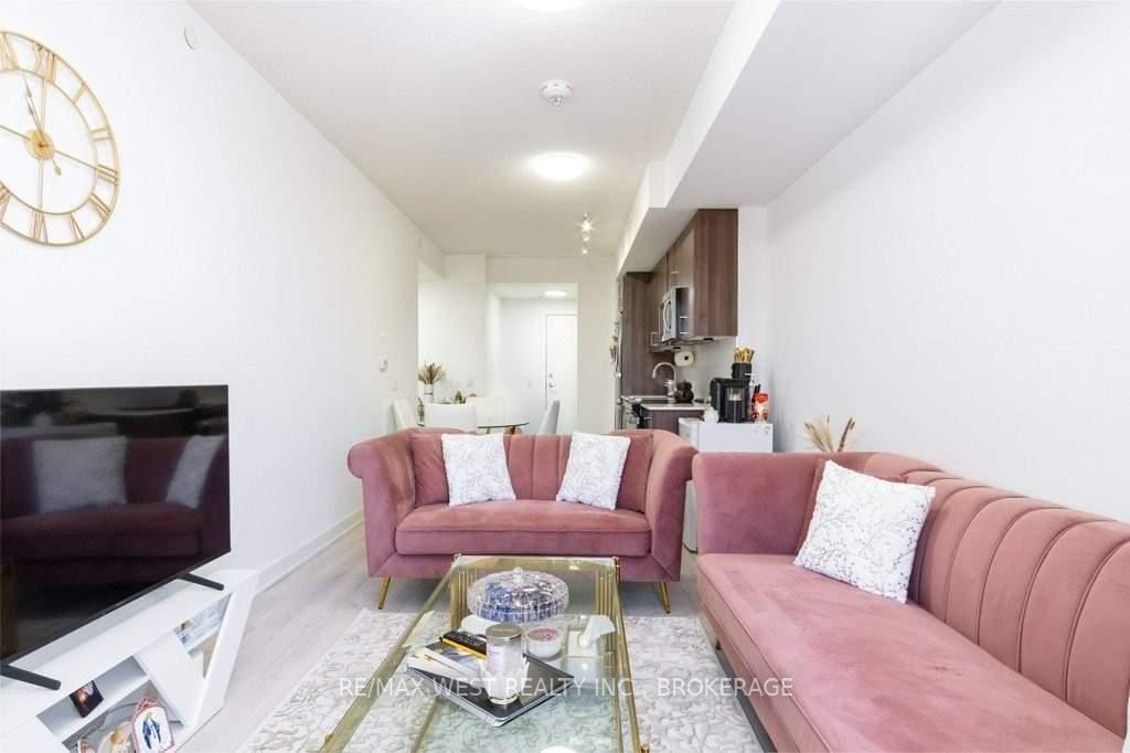 681 Yonge St, #231