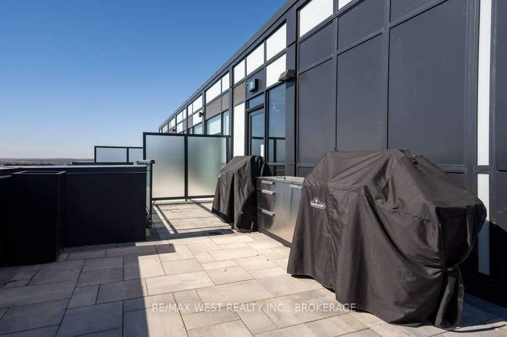 681 Yonge St, #231
