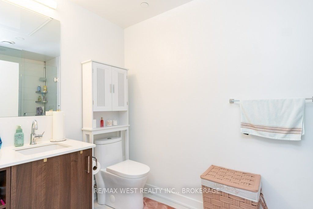 681 Yonge St, #231