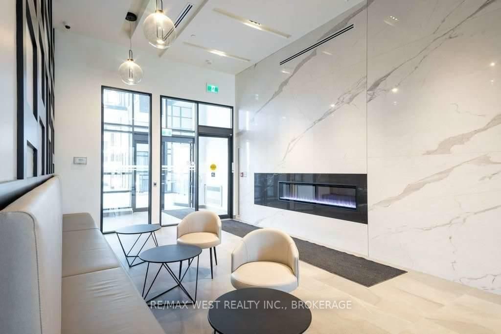 681 Yonge St, #231