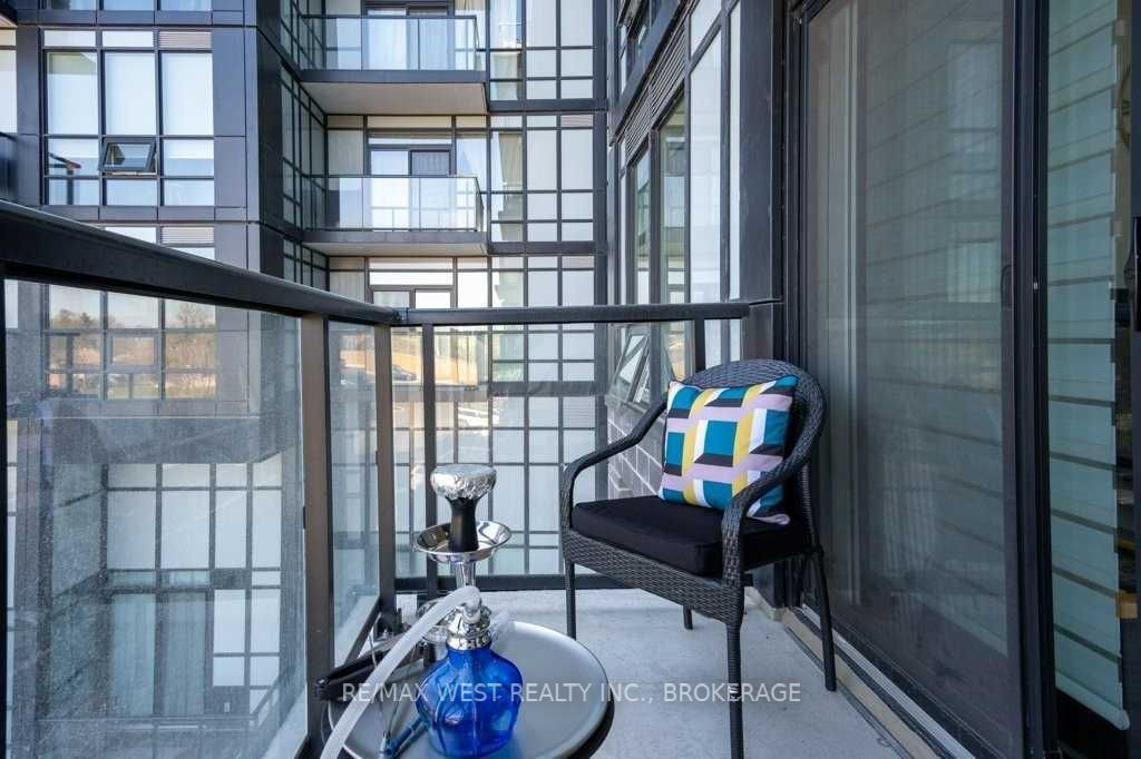 681 Yonge St, #231