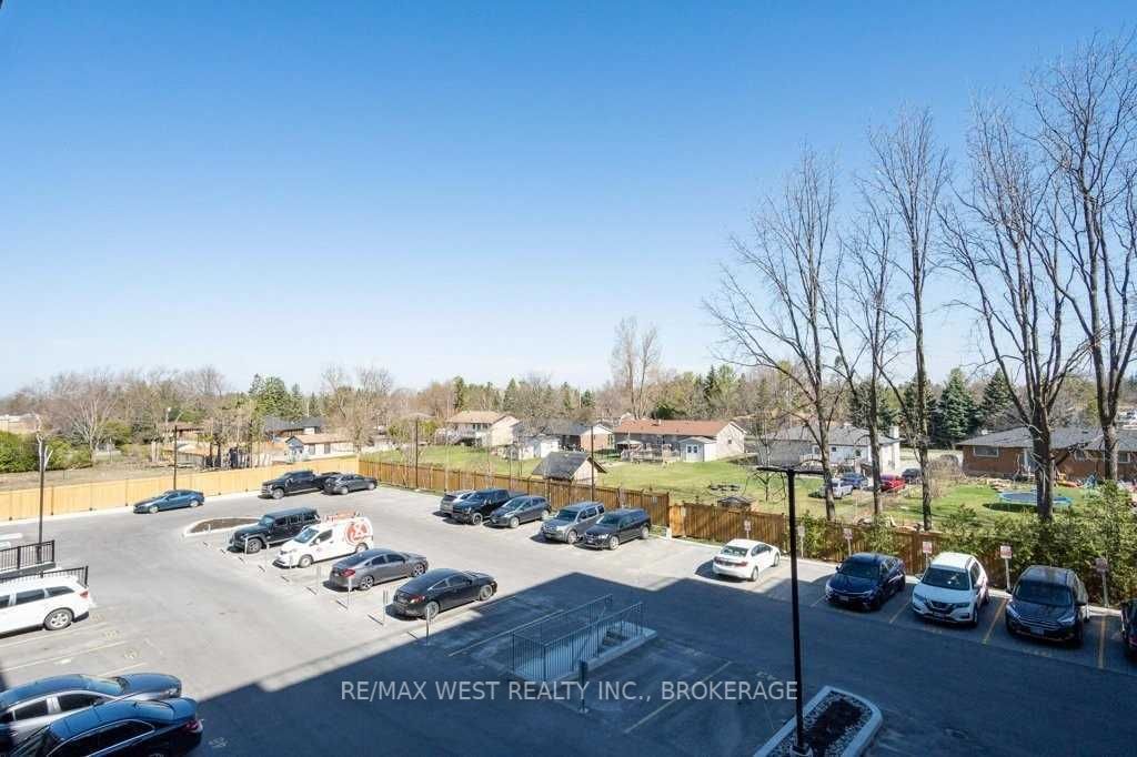 681 Yonge St, #231