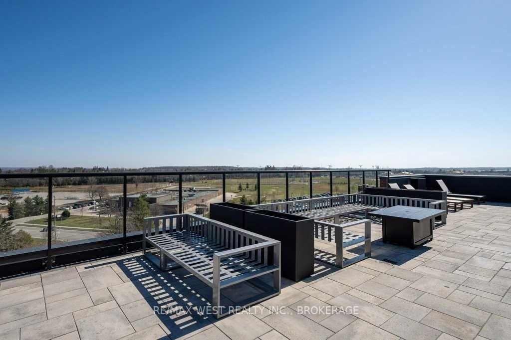 681 Yonge St, #231