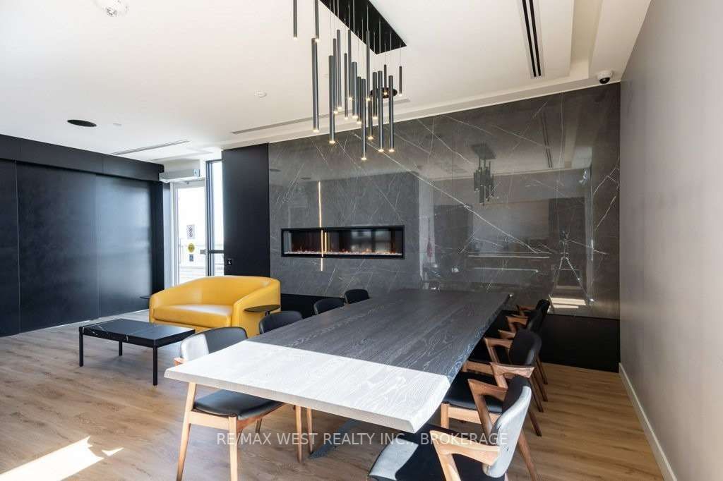 681 Yonge St, #231