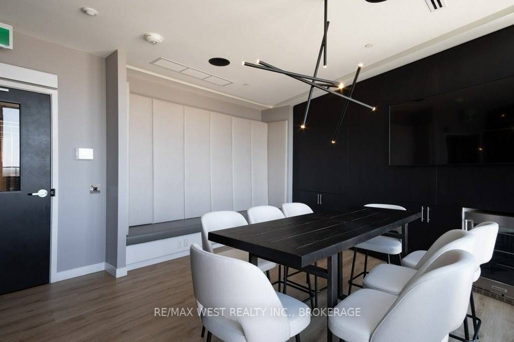 681 Yonge St, #231