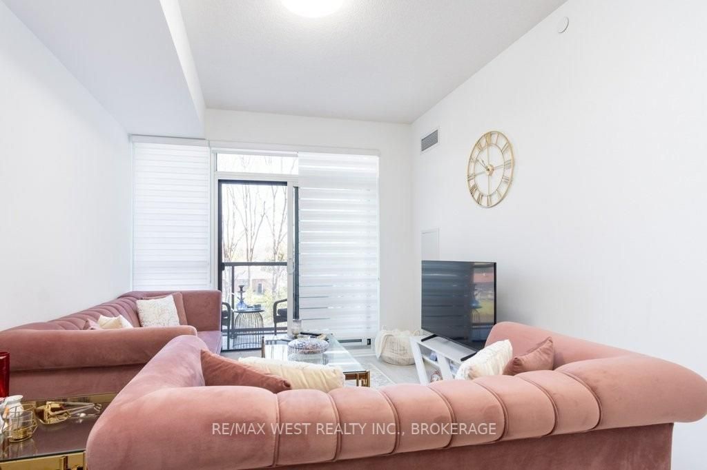 681 Yonge St, #231