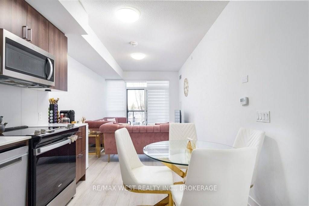 681 Yonge St, #231