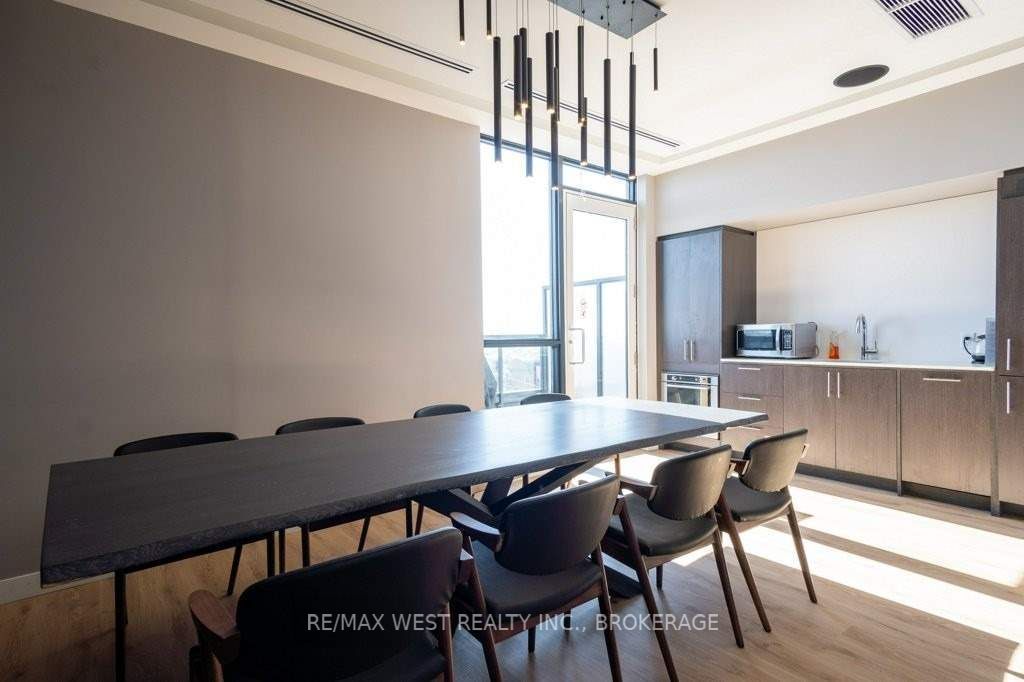 681 Yonge St, #231