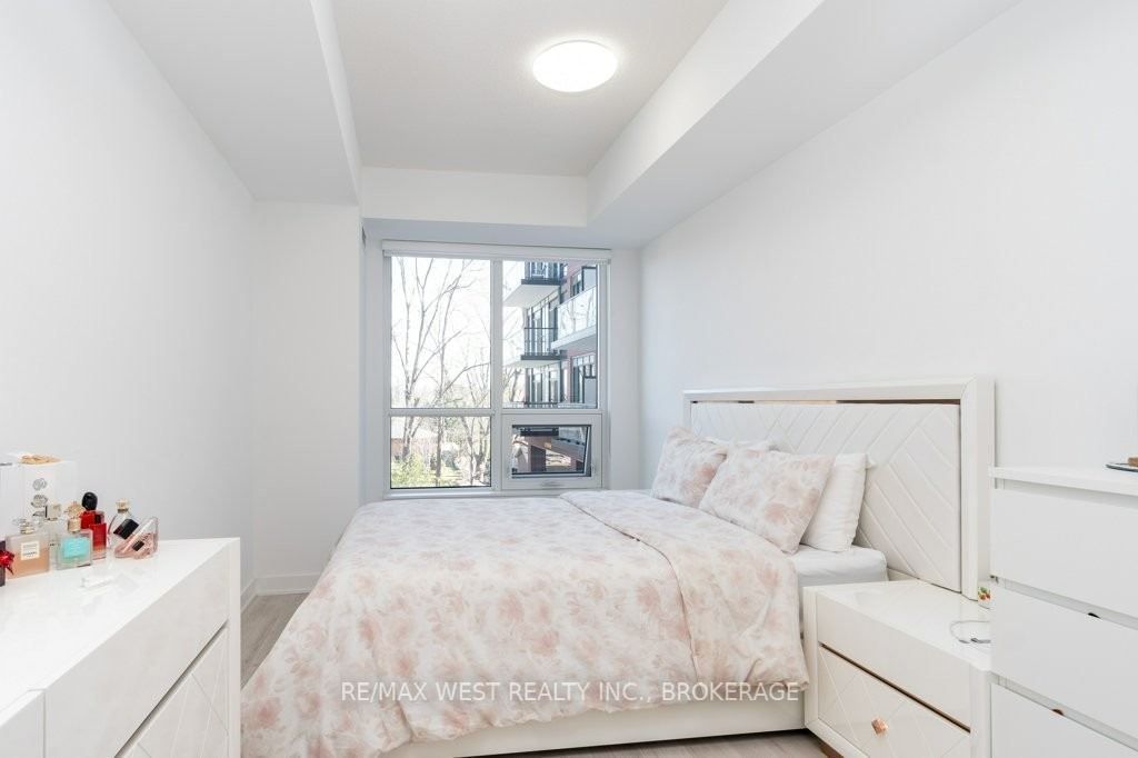 681 Yonge St, #231