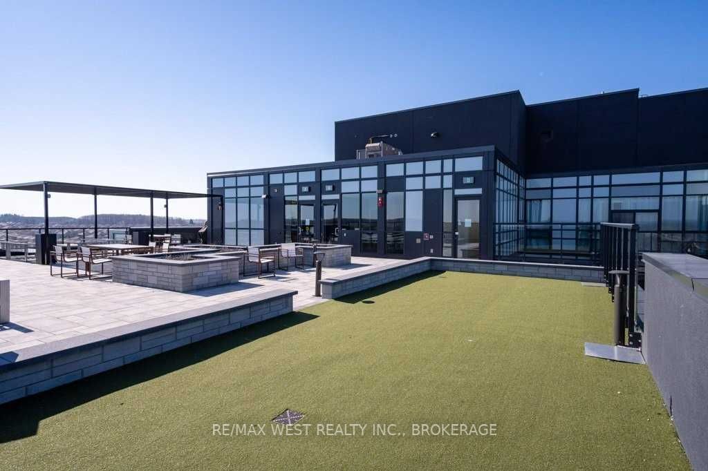 681 Yonge St, #231