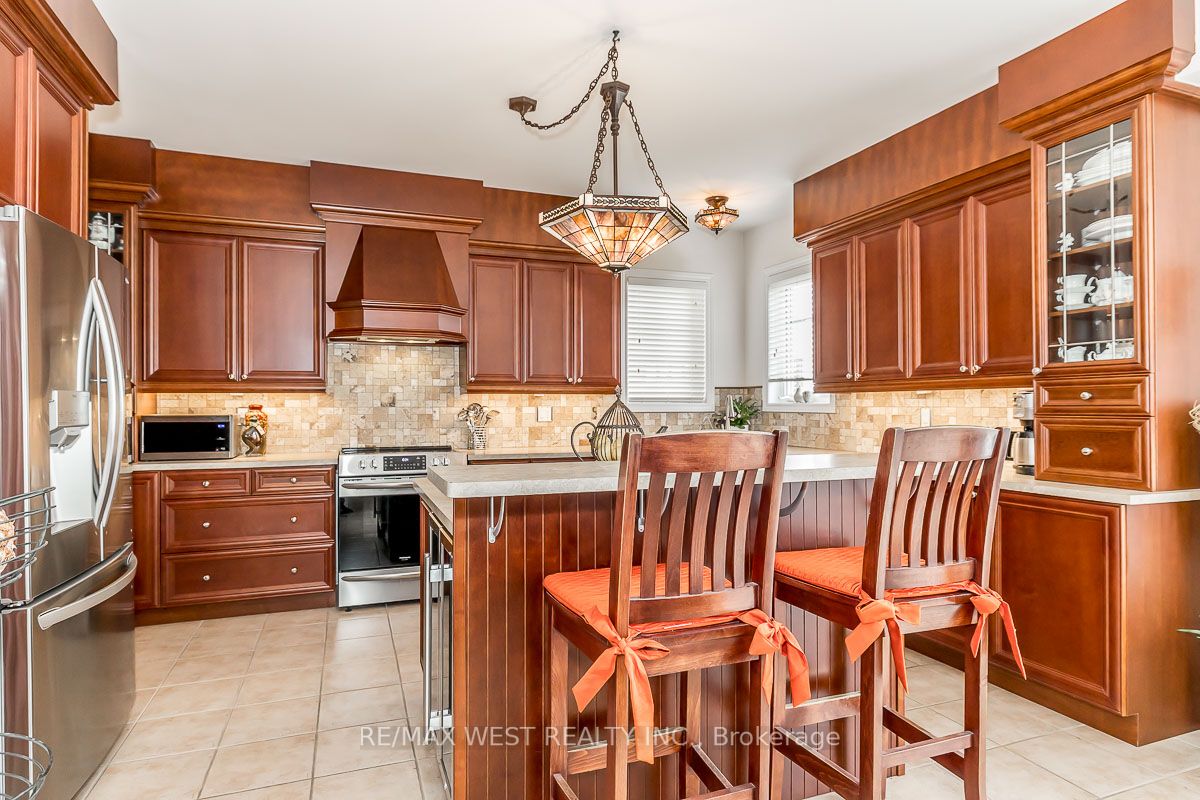 118 Succession Cres