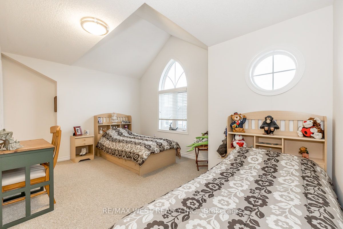 118 Succession Cres