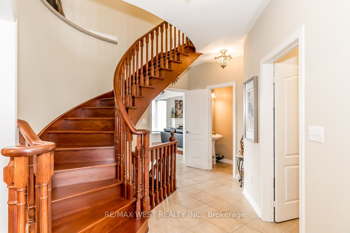 118 Succession Cres
