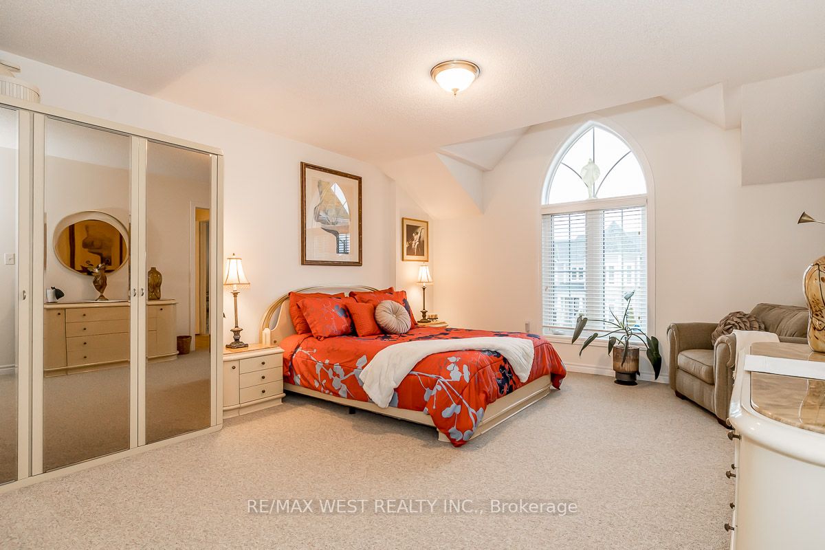 118 Succession Cres