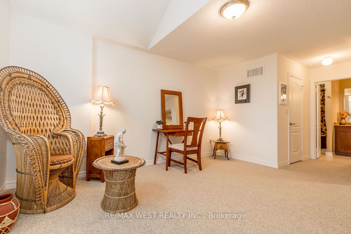 118 Succession Cres