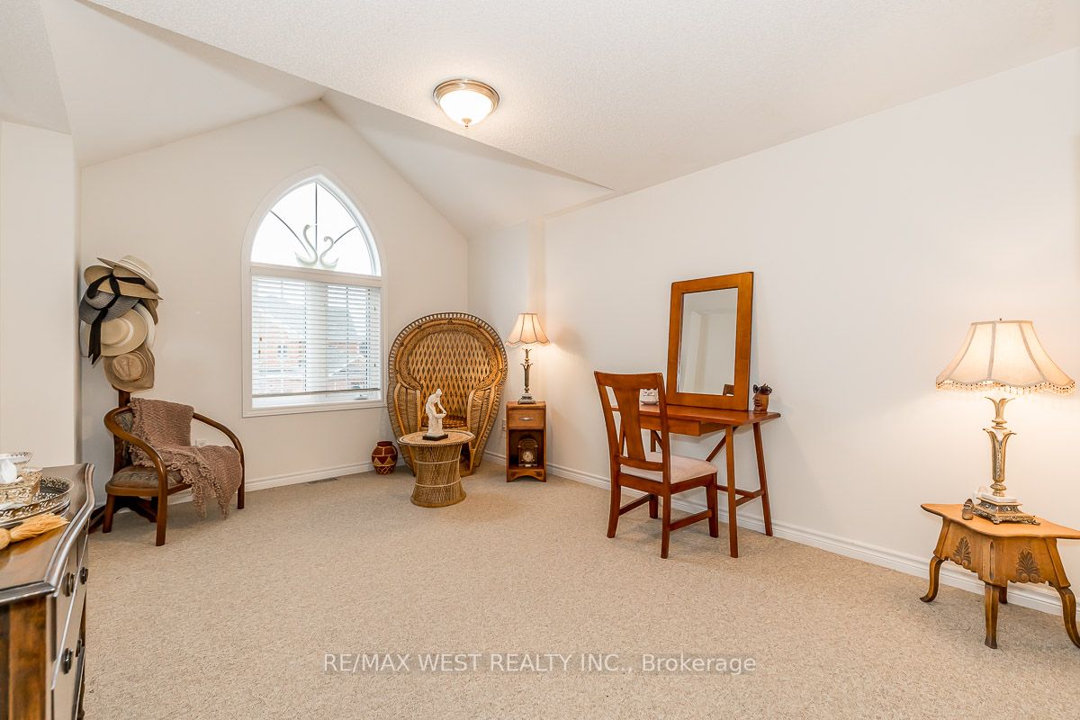 118 Succession Cres
