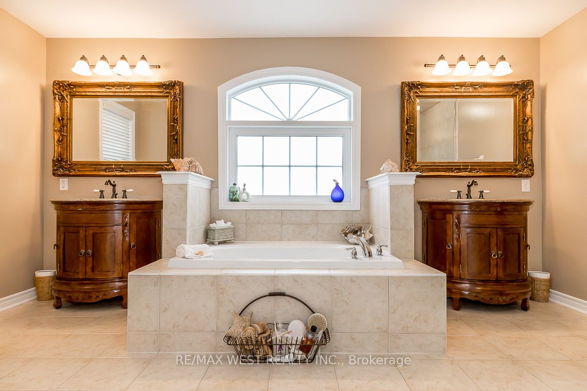 118 Succession Cres