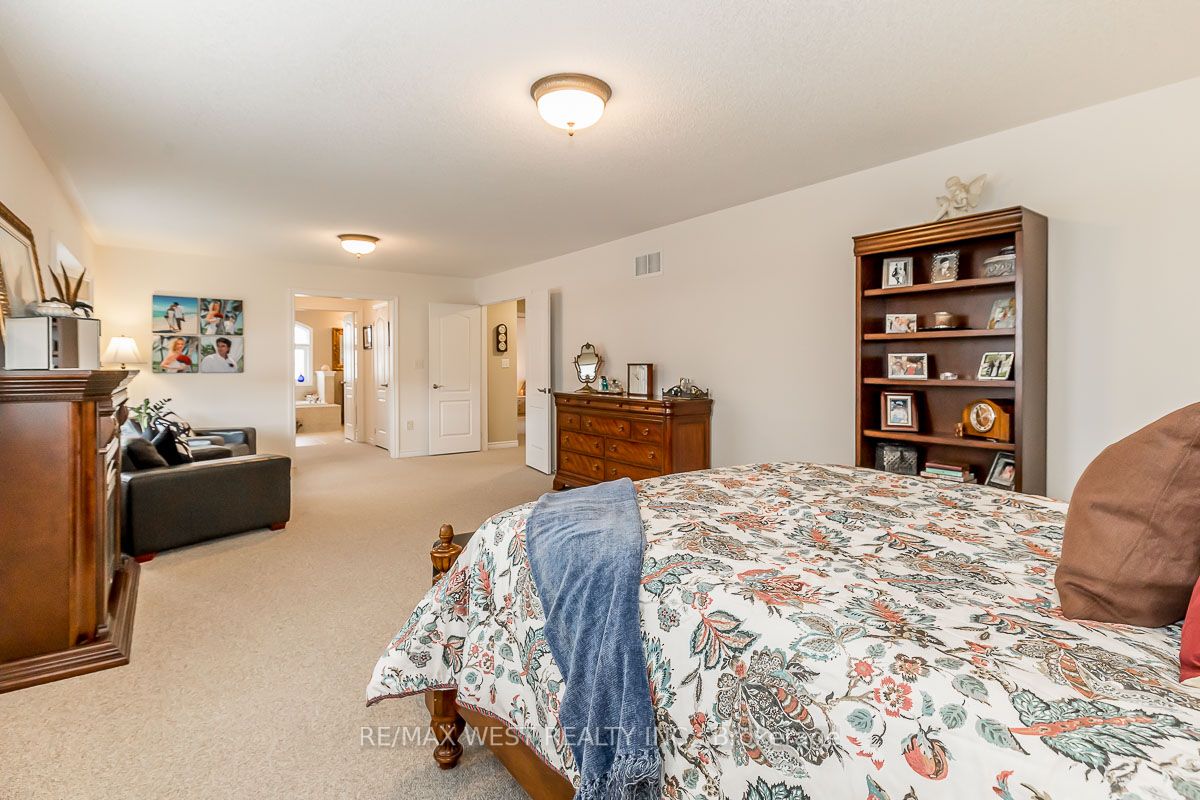118 Succession Cres