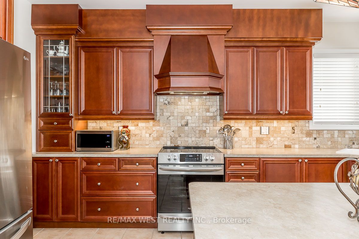 118 Succession Cres