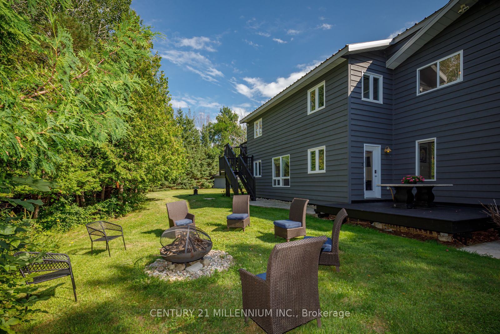 20 Forest Dr
