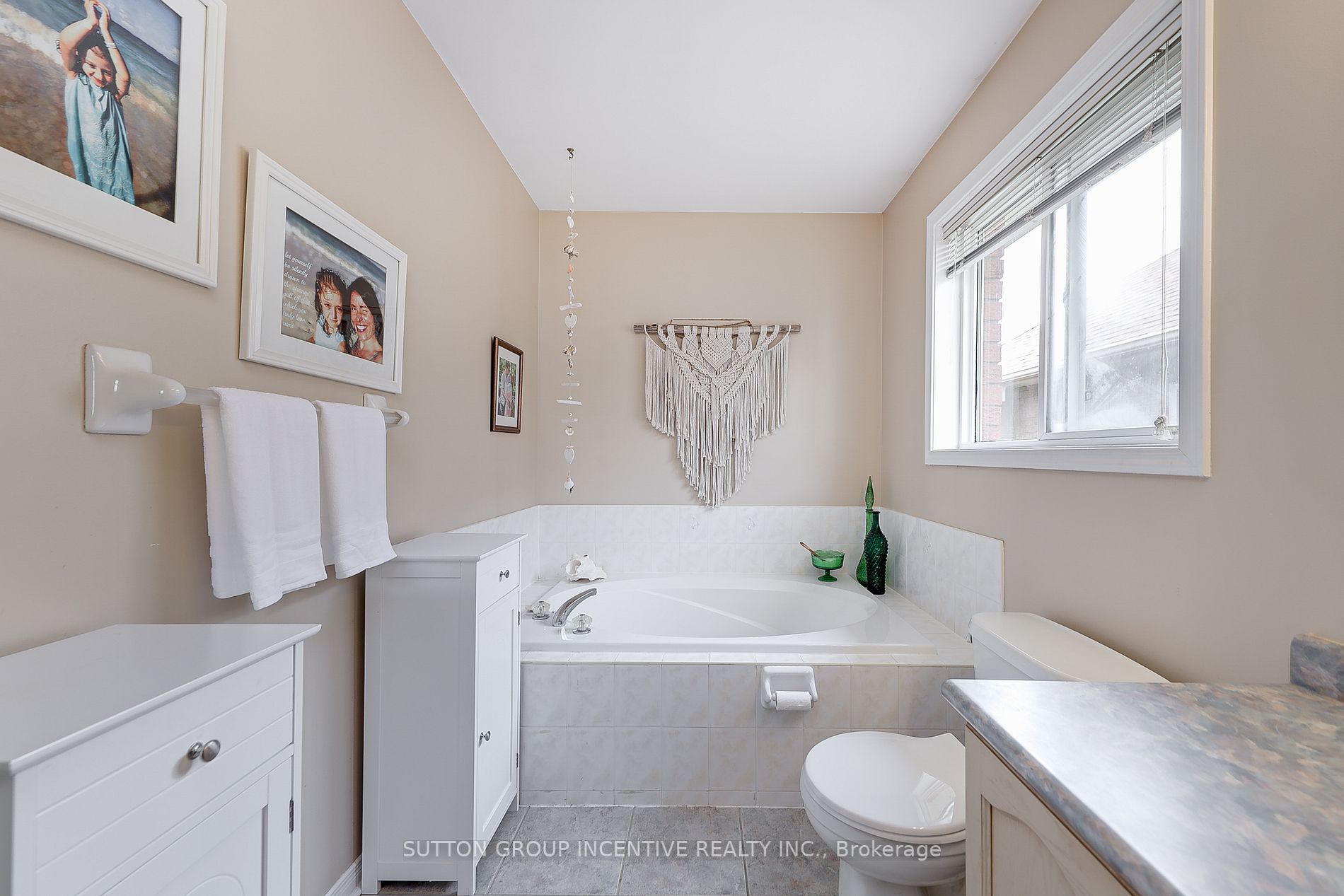 Listing S6041840 - Large Photo # 15