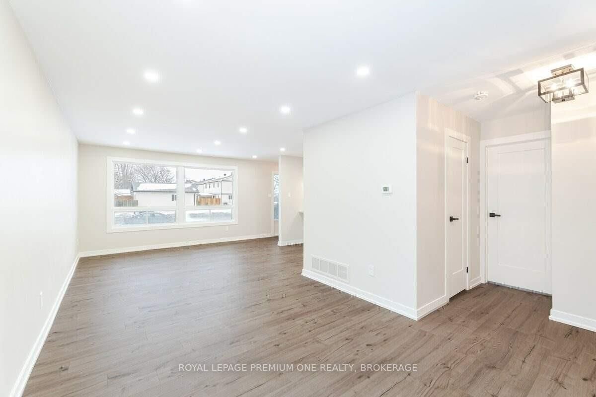 453 Leacock Dr